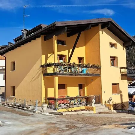 Casa Gialla Sulle Dolomiti A Holiday home Padola